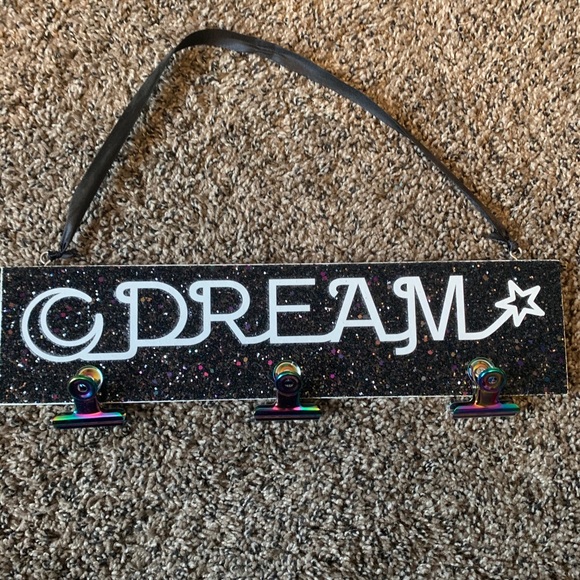 Room decor. - Picture 2 of 3